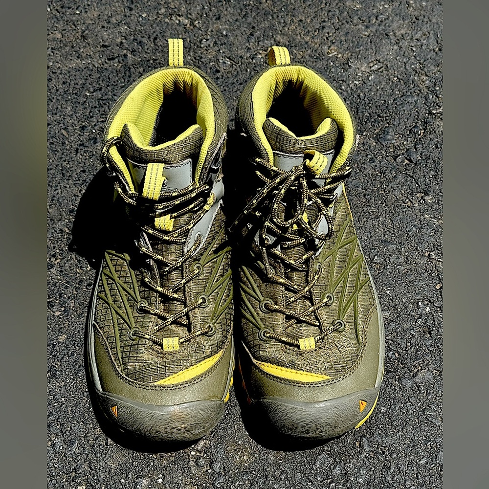 Keen hiking boots, hunter green w/yellow accent.